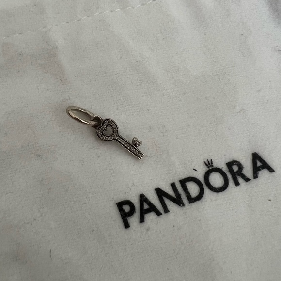 CUTE KEY CHARM 🔑 💎 - Picture 1 of 1